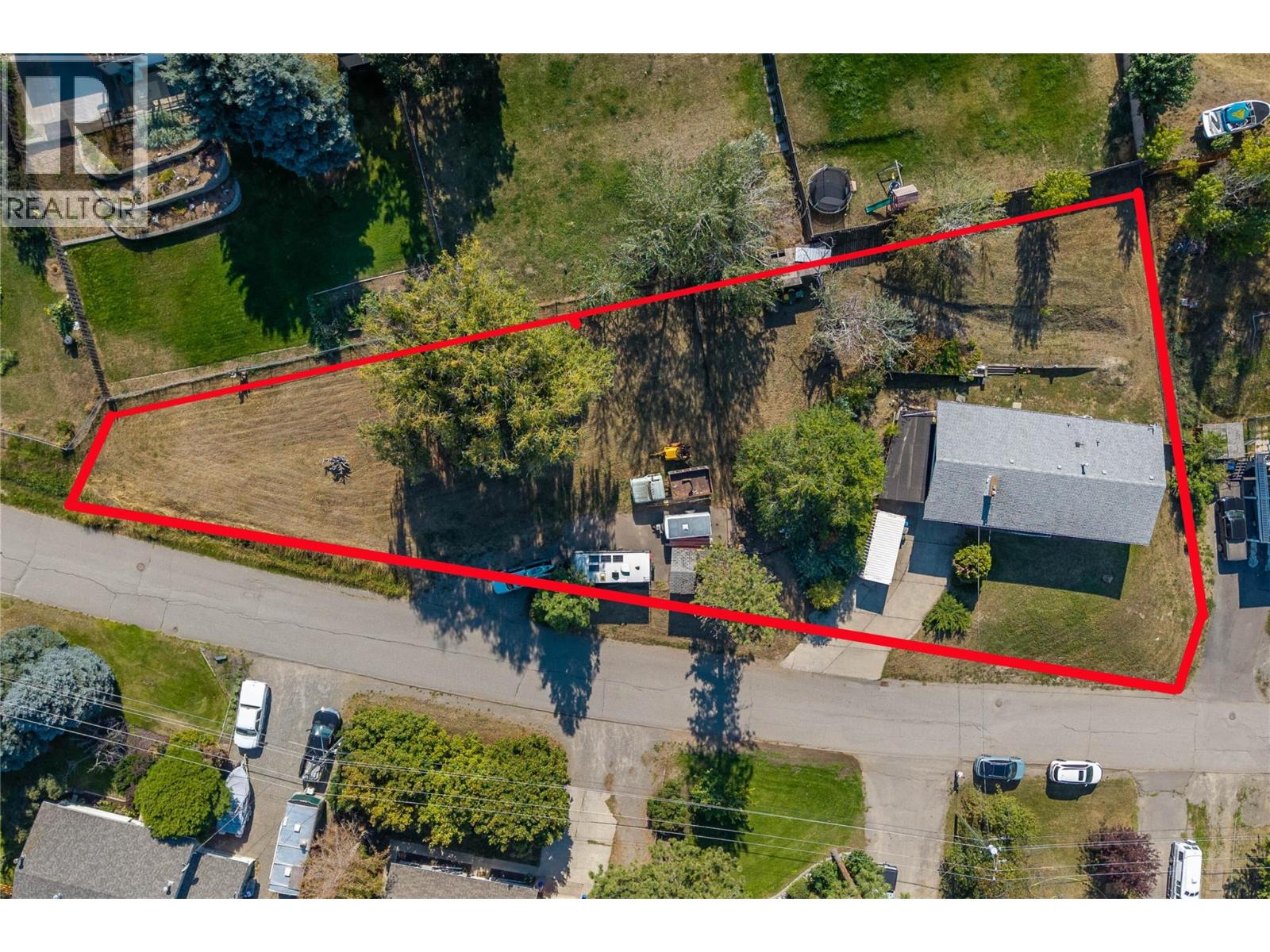 Photo 10 of 1289 Foxwood Lane, Kamloops BC