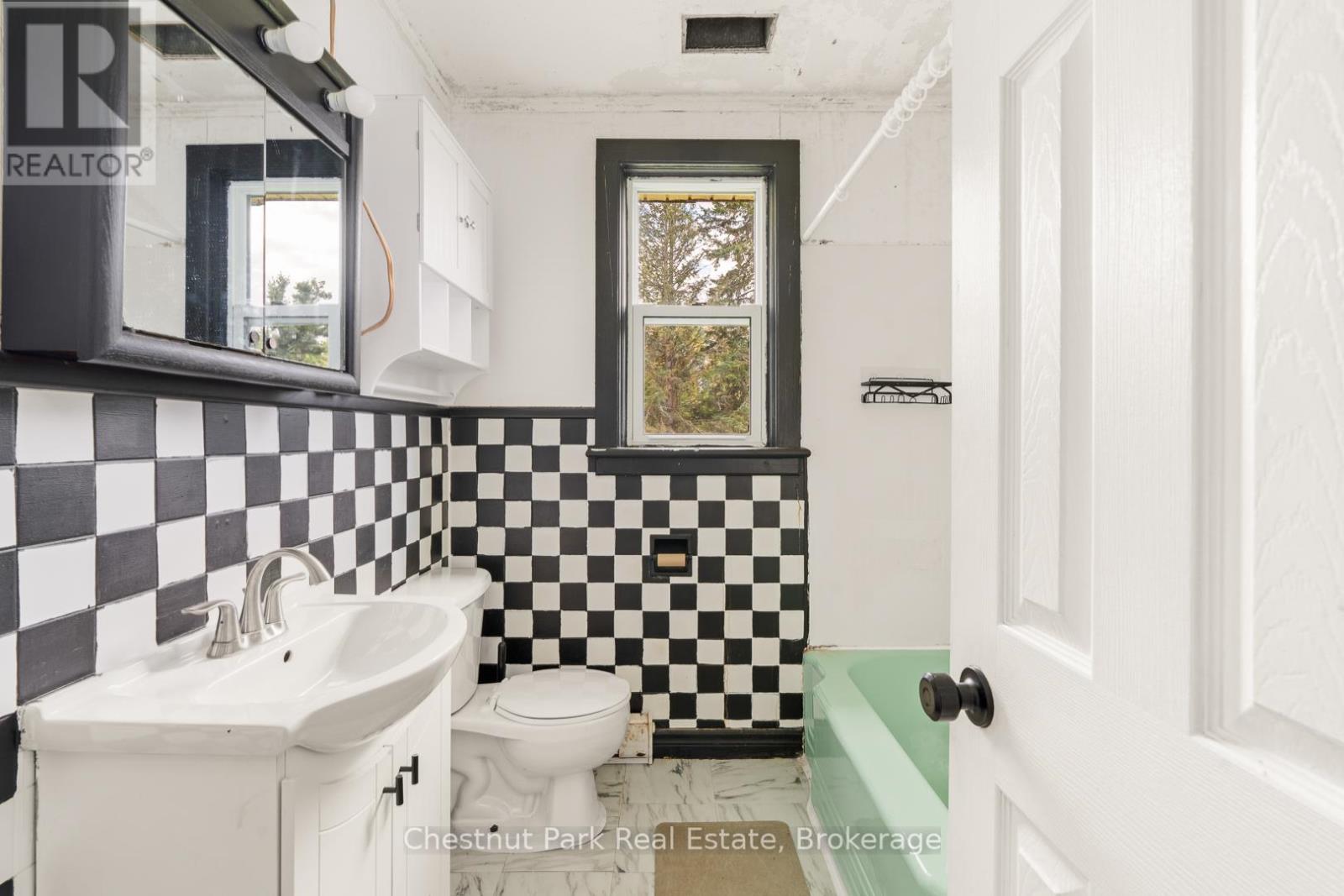 Photo 38 of 70 Beaumont Drive, Bracebridge ON
