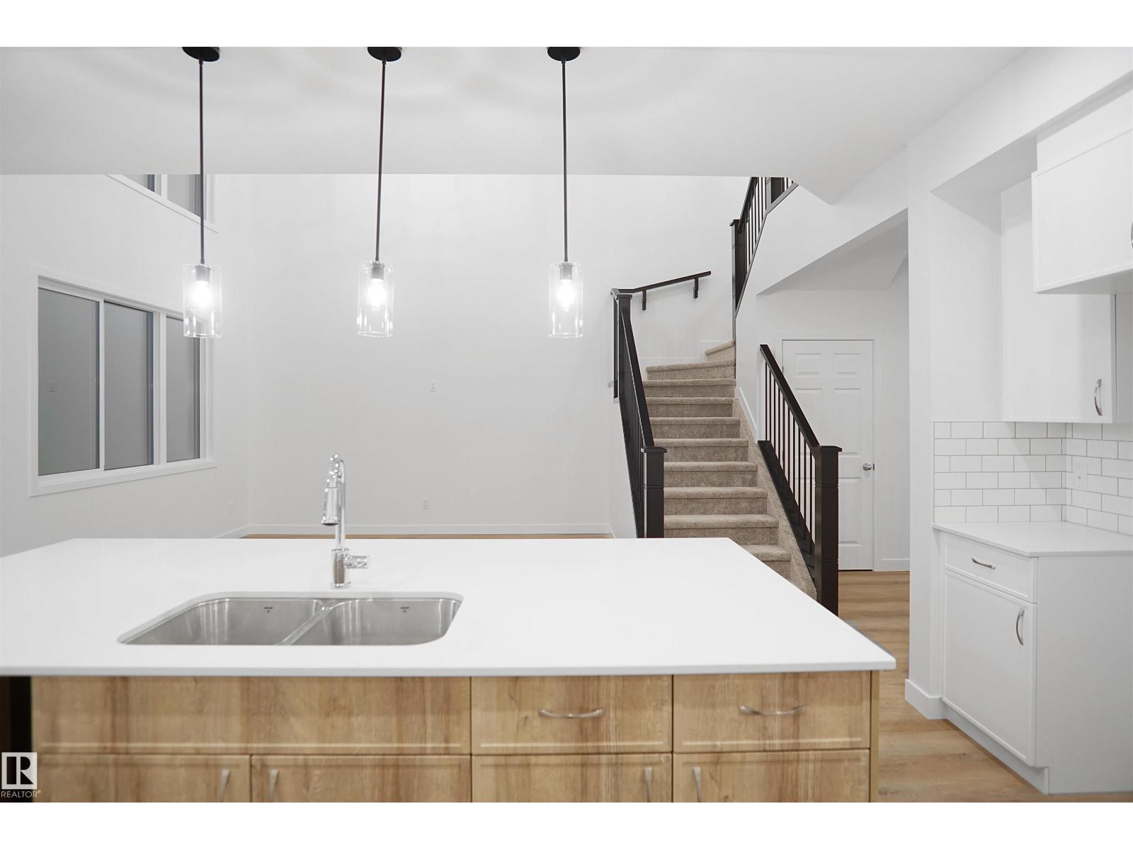Photo 13 of 20608 27 Av Nw, Edmonton AB