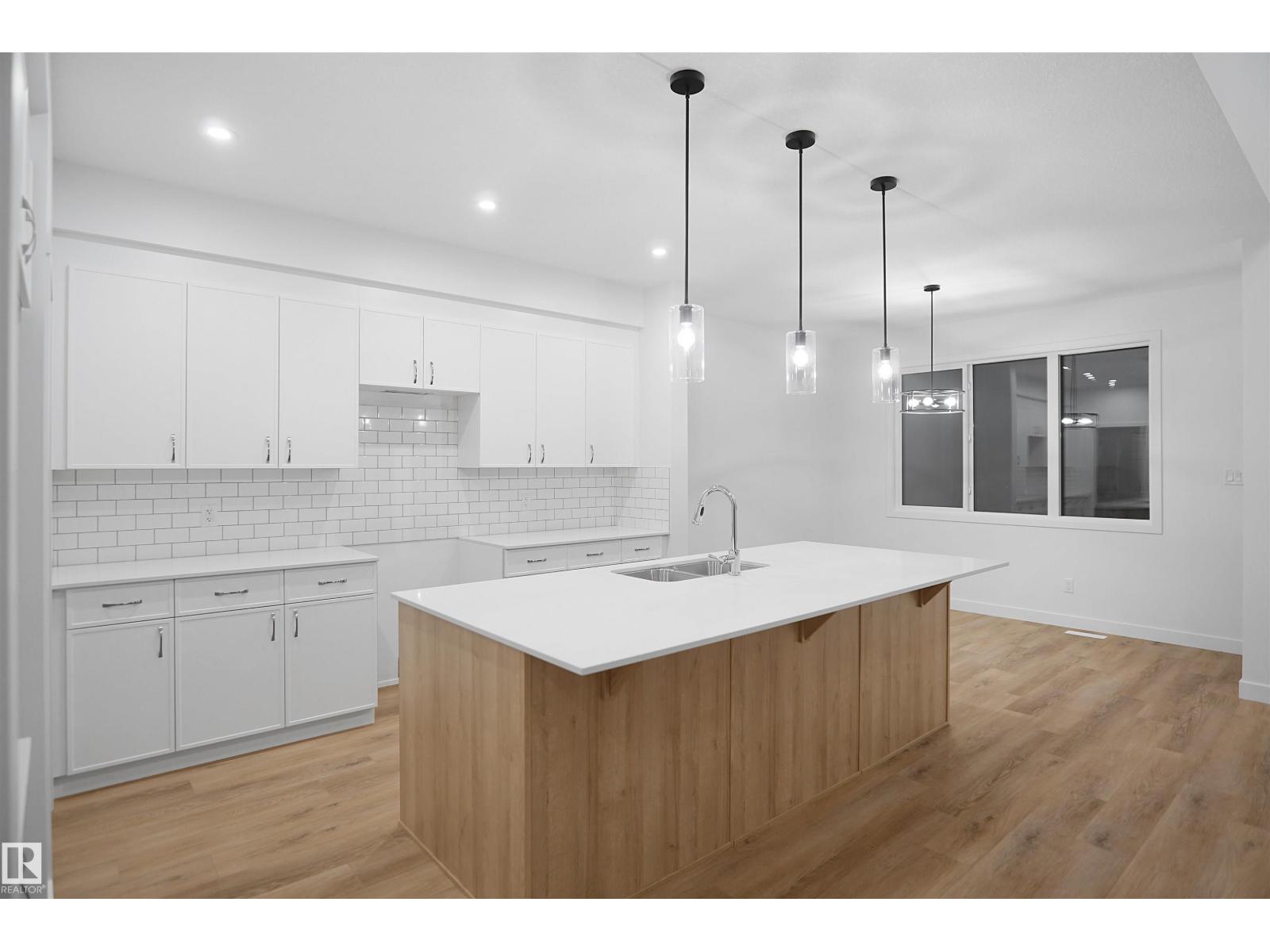 Photo 15 of 20608 27 Av Nw, Edmonton AB