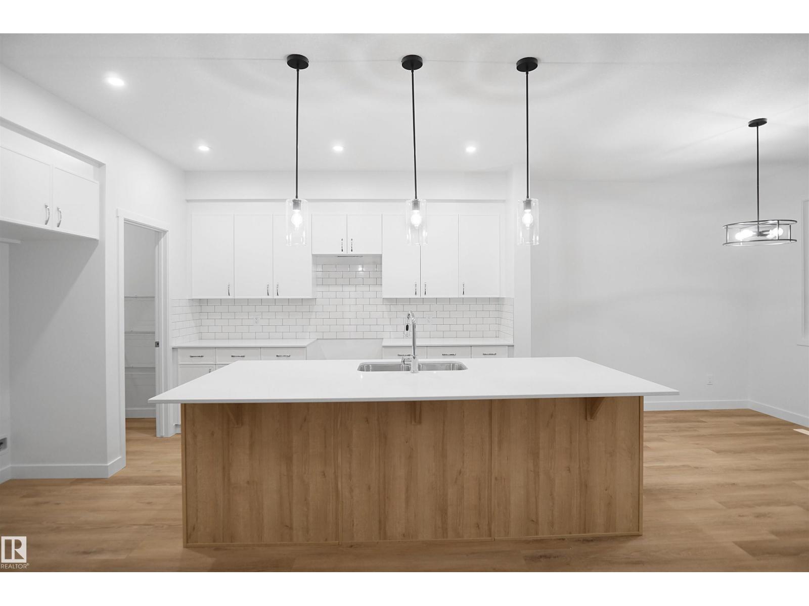 Photo 14 of 20608 27 Av Nw, Edmonton AB