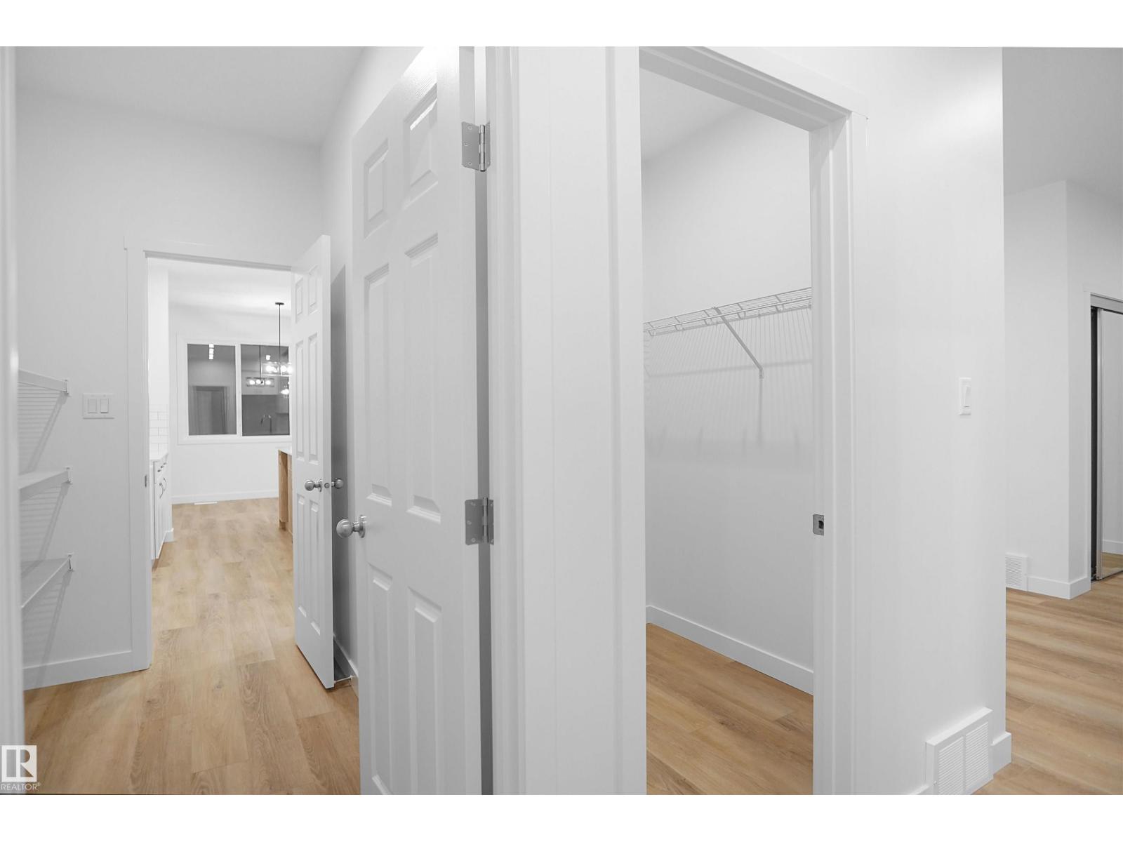 Photo 1 of 20608 27 Av Nw, Edmonton AB
