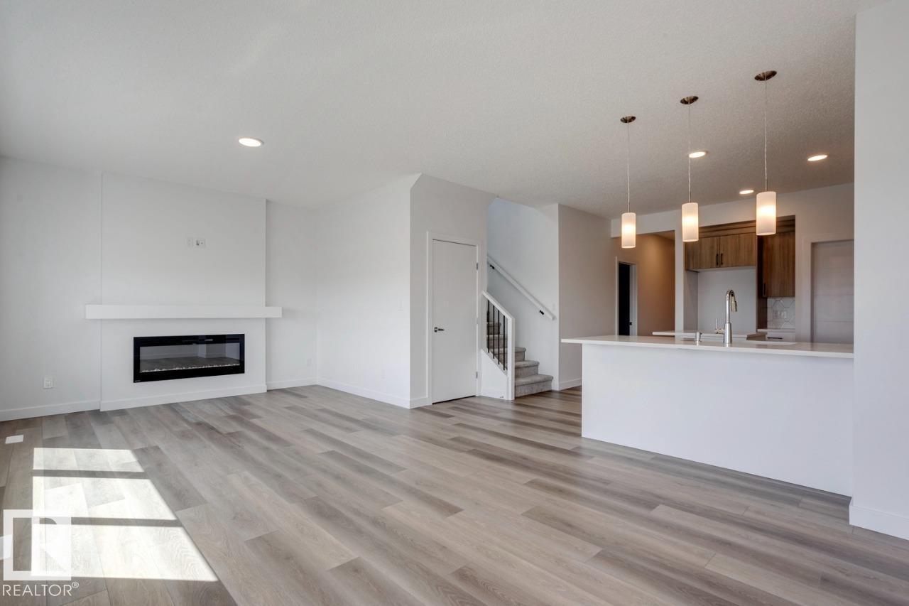 Photo 15 of 19019 20 Av Nw, Edmonton AB