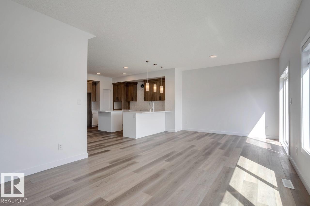 Photo 12 of 19019 20 Av Nw, Edmonton AB