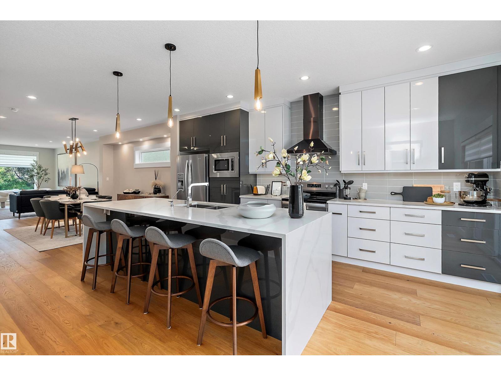 Photo 17 of 8422 117 St Nw, Edmonton AB