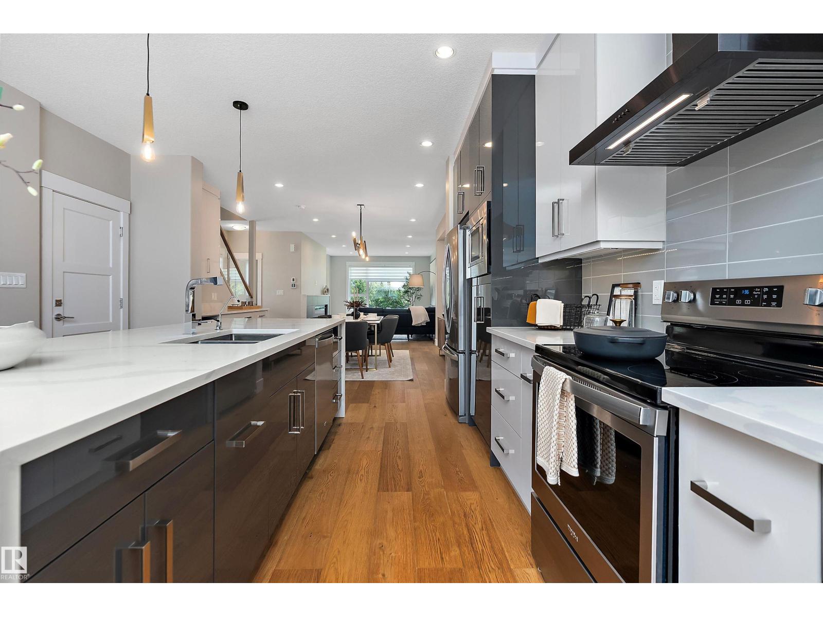 Photo 18 of 8422 117 St Nw, Edmonton AB