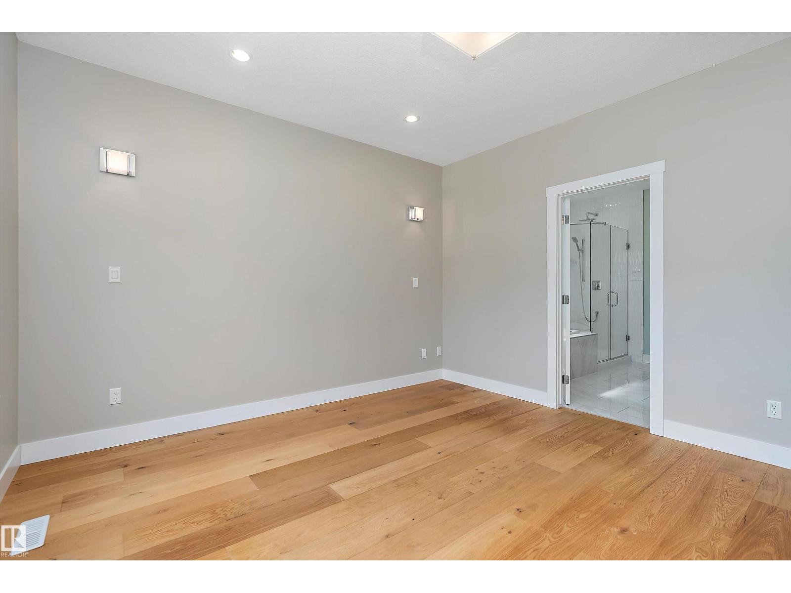 Photo 34 of 8422 117 St Nw, Edmonton AB