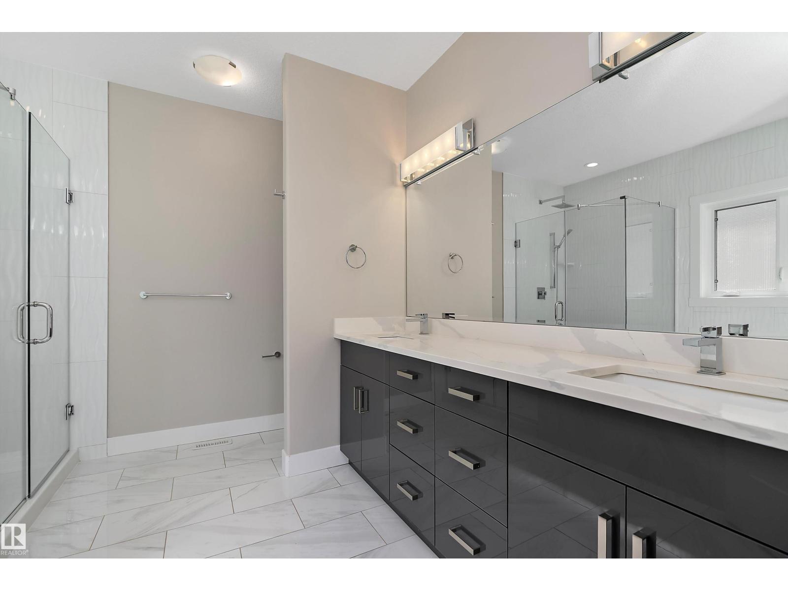 Photo 36 of 8422 117 St Nw, Edmonton AB