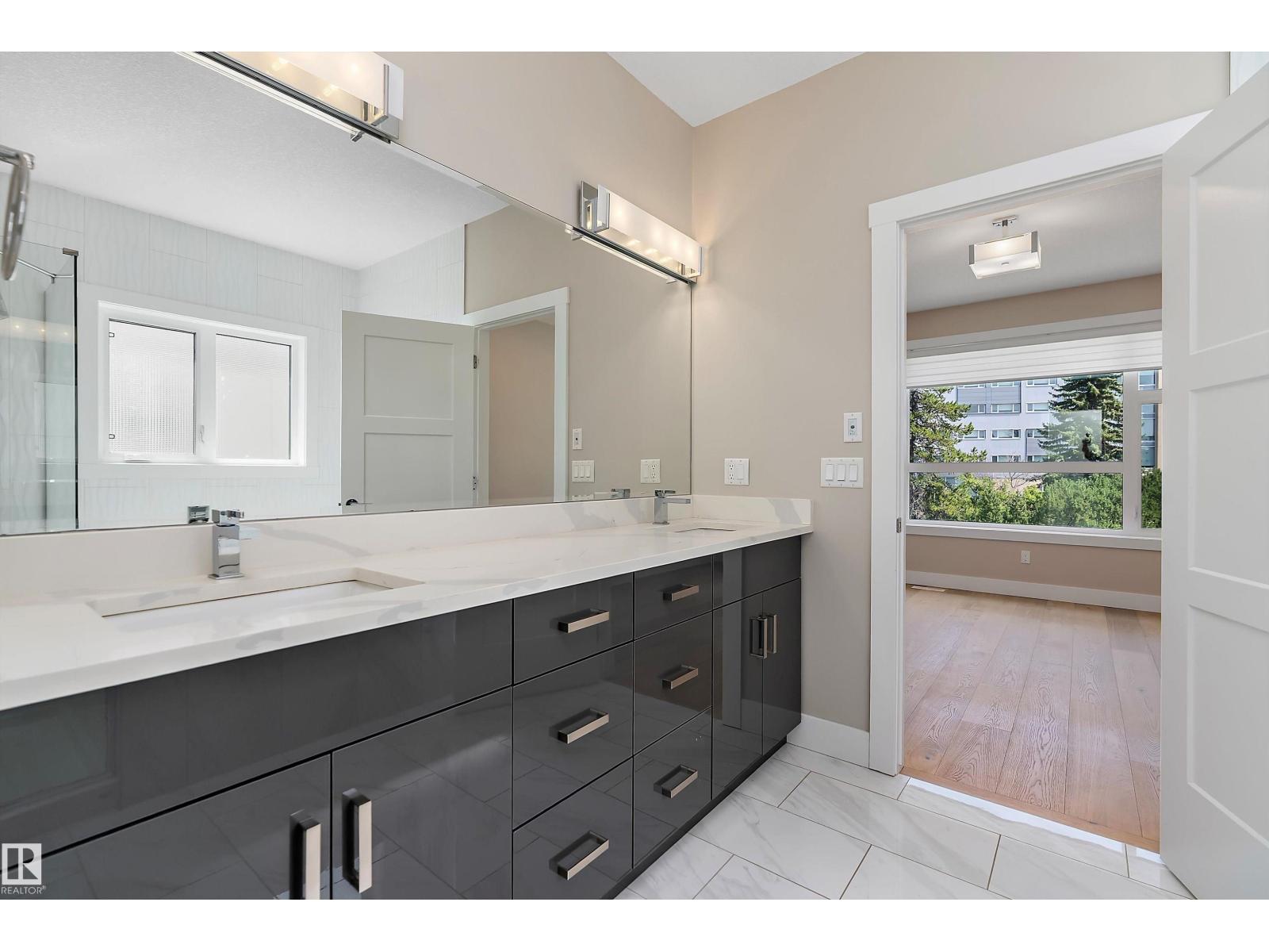 Photo 38 of 8422 117 St Nw, Edmonton AB