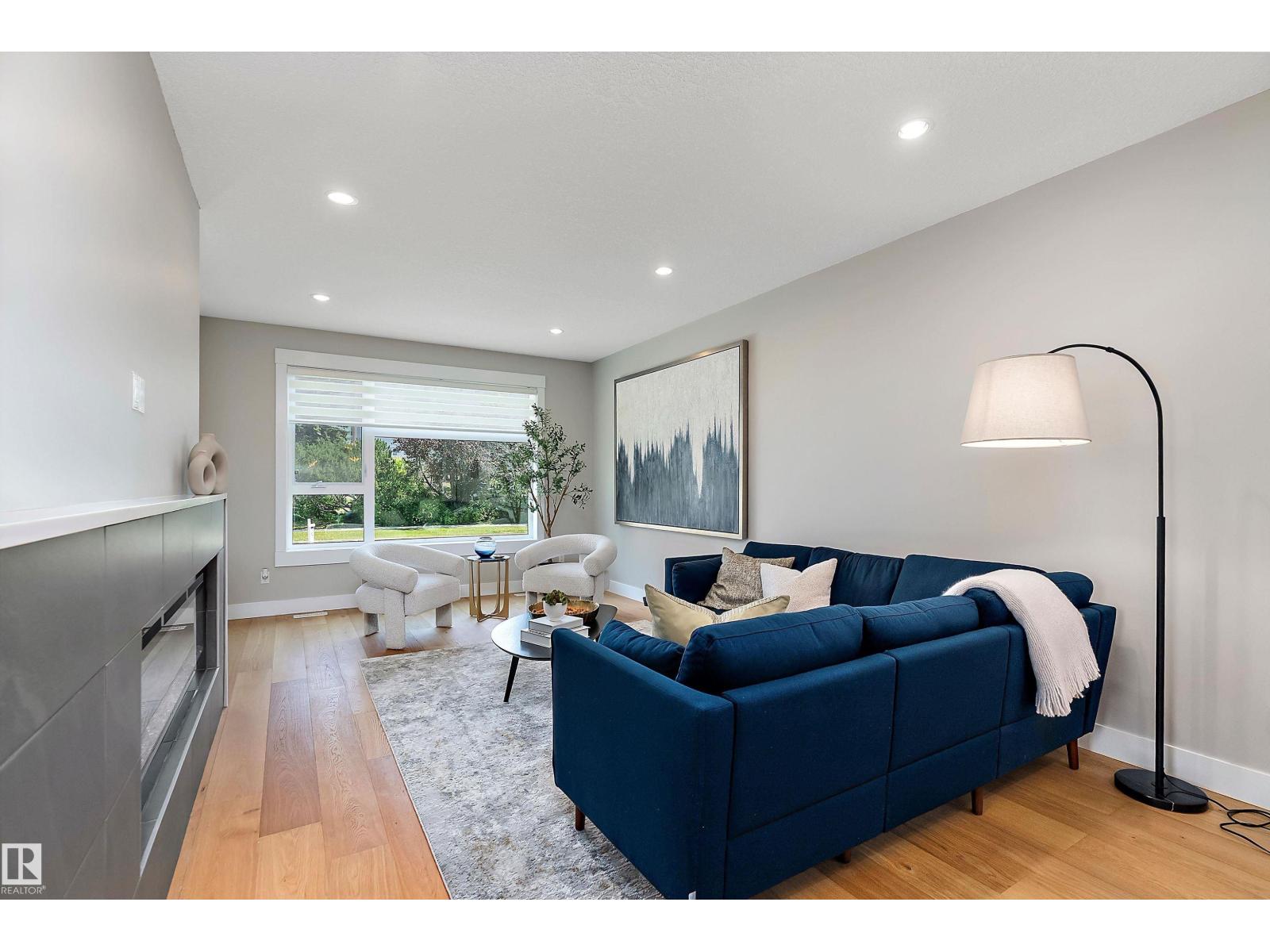 Photo 7 of 8422 117 St Nw, Edmonton AB