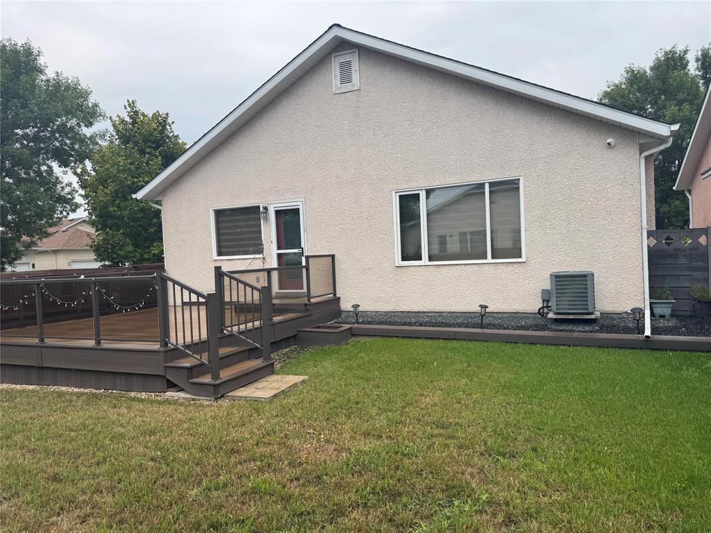 Photo 1 of 211 Eaglemere Drive, Winnipeg MB