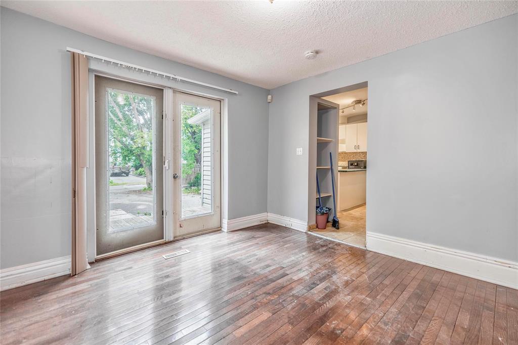 Photo 3 of 119 Lewis Street, Winnipeg MB