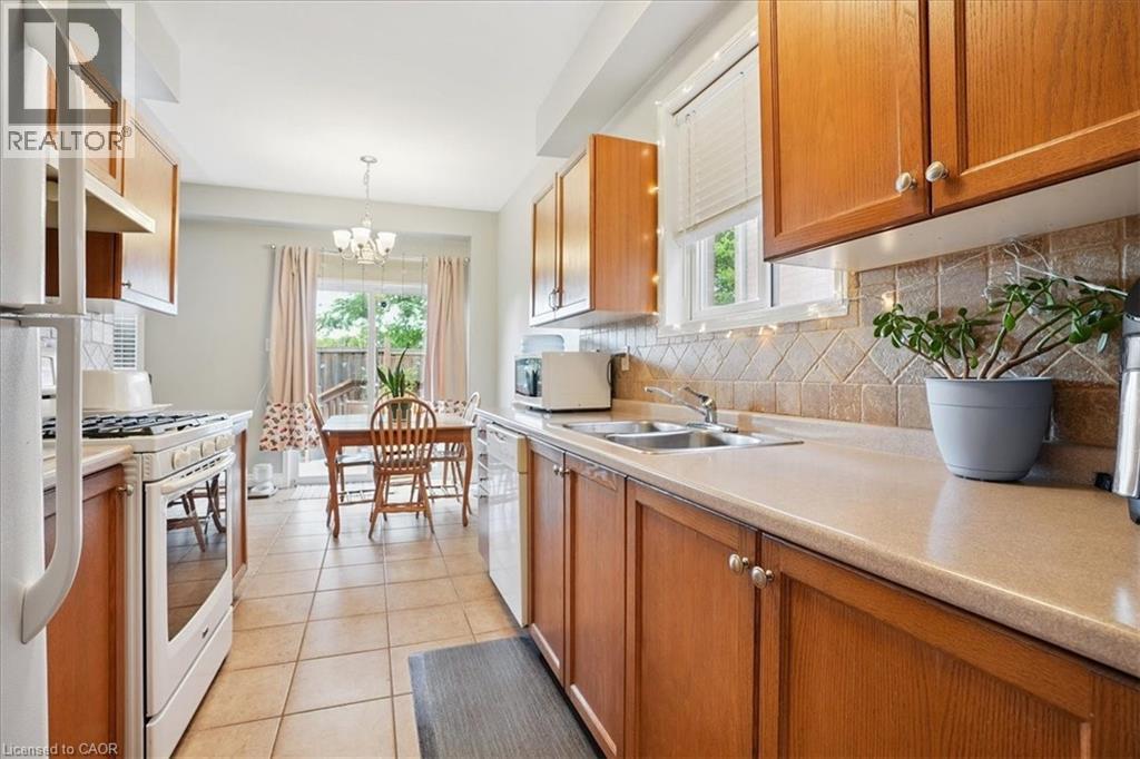 Photo 32 of 70 Moore Crescent, Ancaster ON