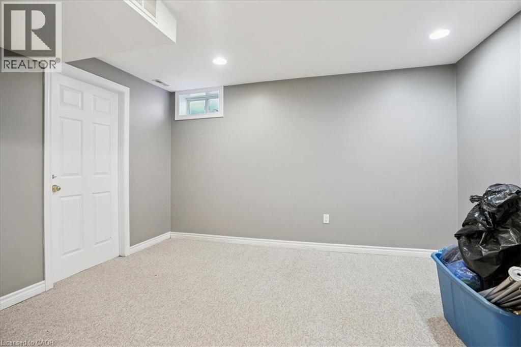 Photo 23 of 70 Moore Crescent, Ancaster ON
