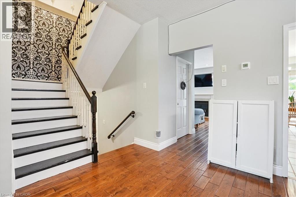 Photo 26 of 70 Moore Crescent, Ancaster ON