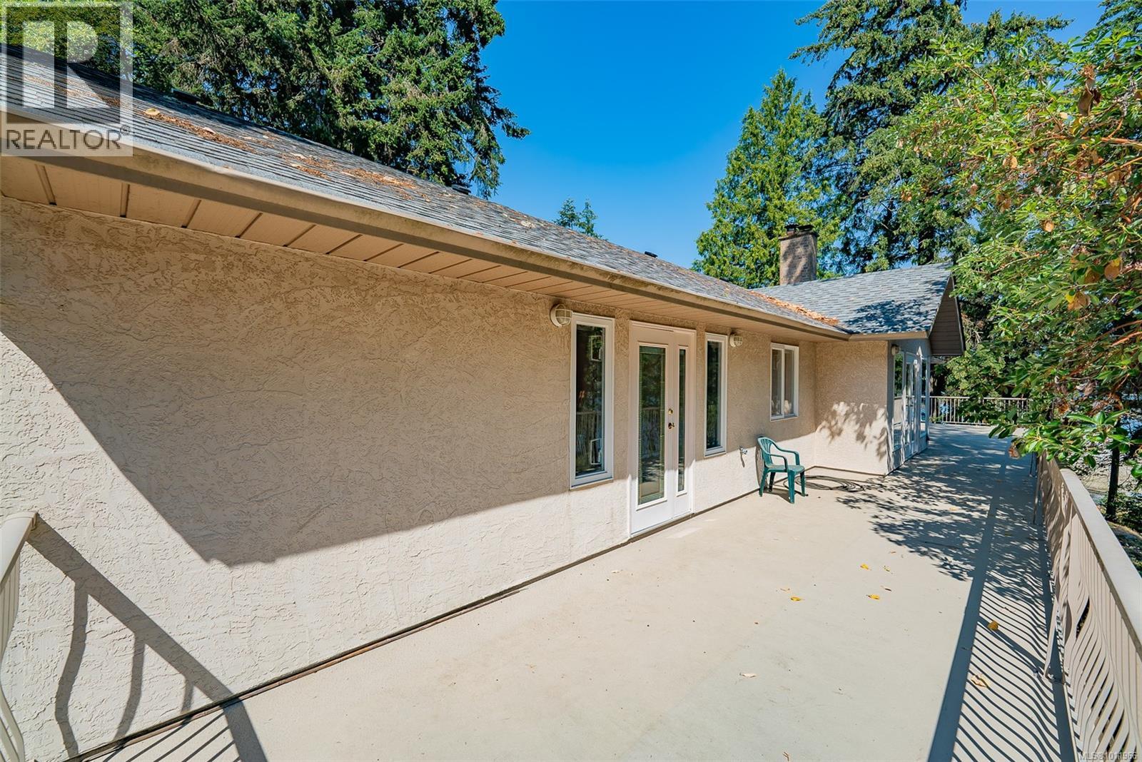 Photo 10 of 5030 Limberis Dr, Ladysmith BC