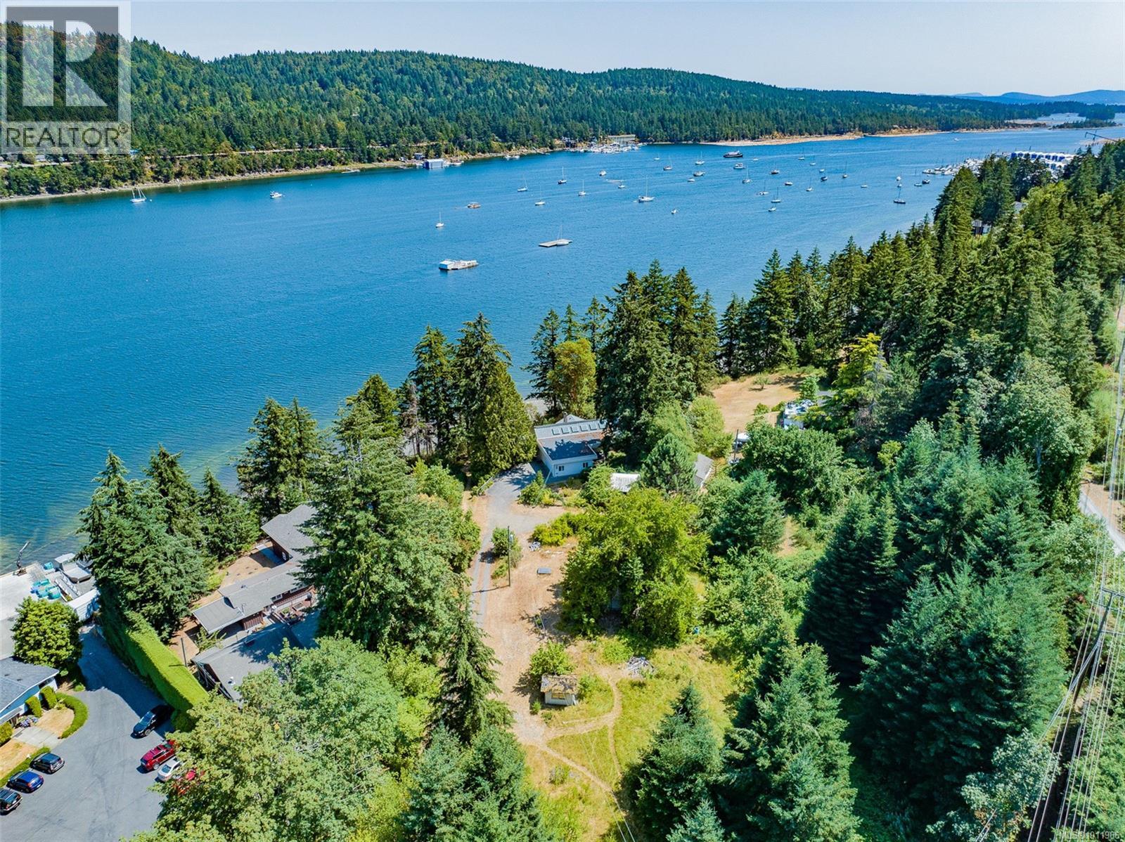 Photo 33 of 5030 Limberis Dr, Ladysmith BC