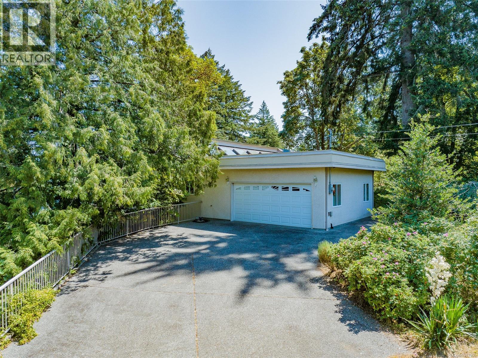Photo 9 of 5030 Limberis Dr, Ladysmith BC