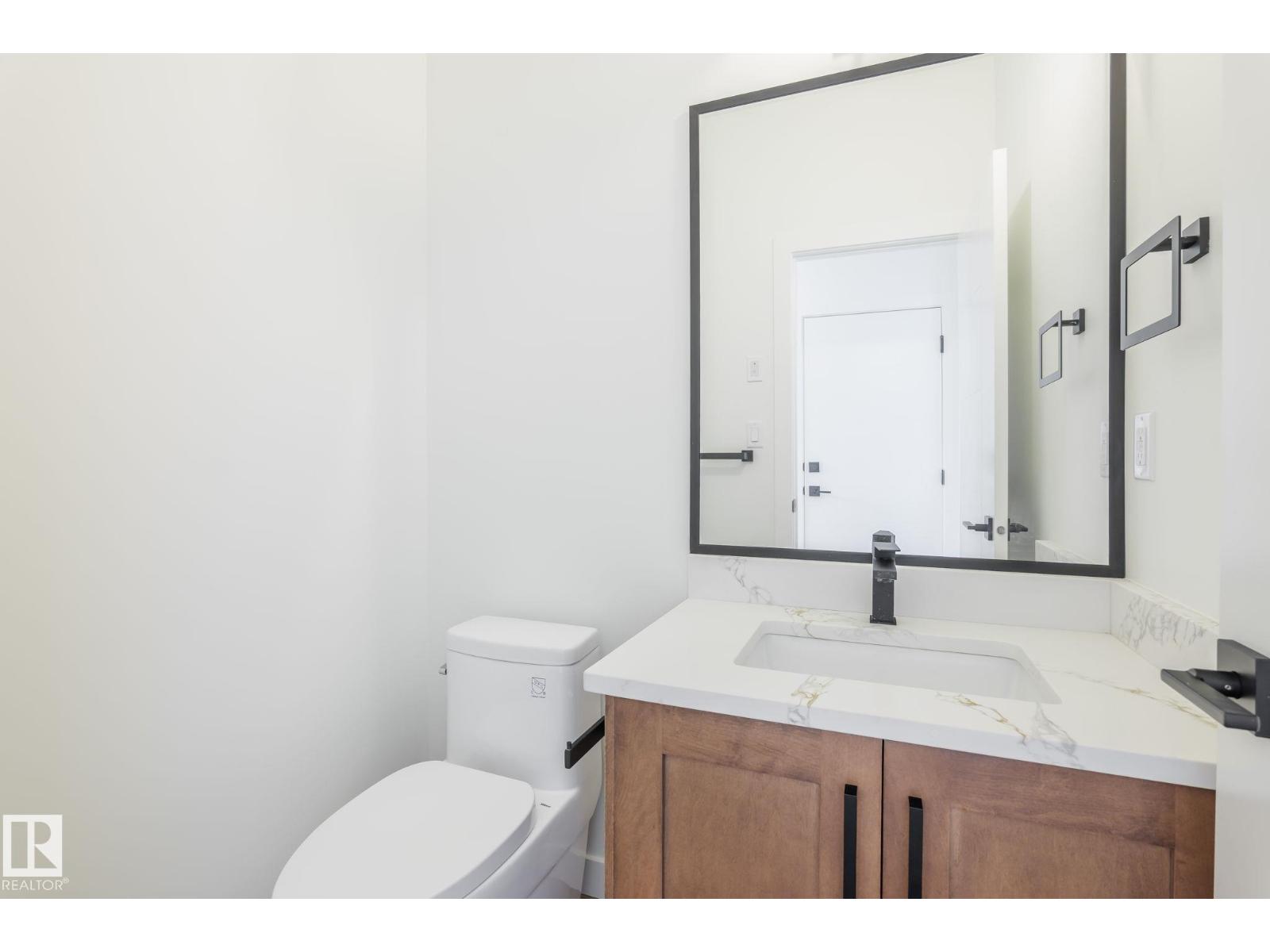 Photo 9 of 9629 152 St Nw, Edmonton AB