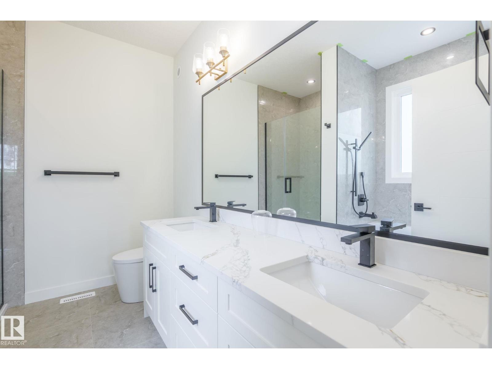 Photo 14 of 9629 152 St Nw, Edmonton AB