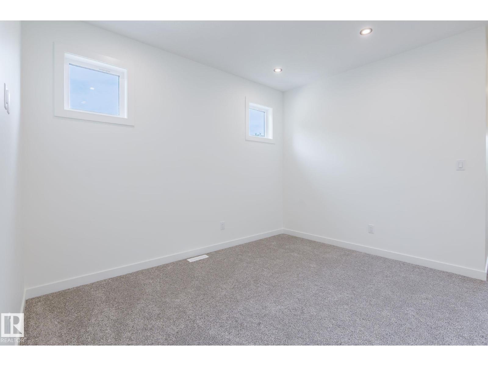 Photo 12 of 9629 152 St Nw, Edmonton AB