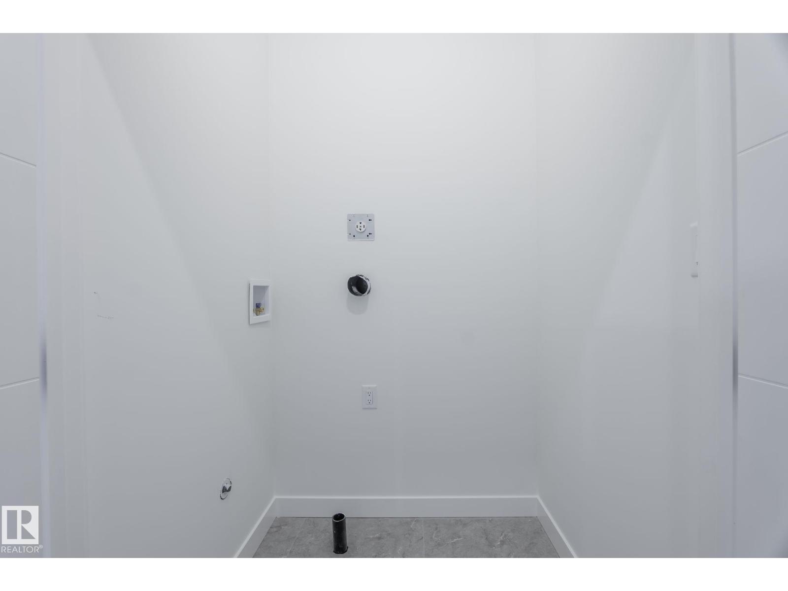 Photo 6 of 9629 152 St Nw, Edmonton AB