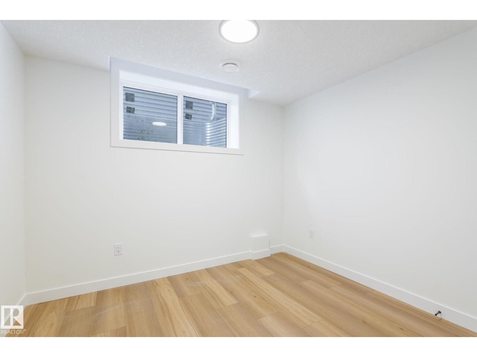 Photo 26 of 9629 152 St Nw, Edmonton AB