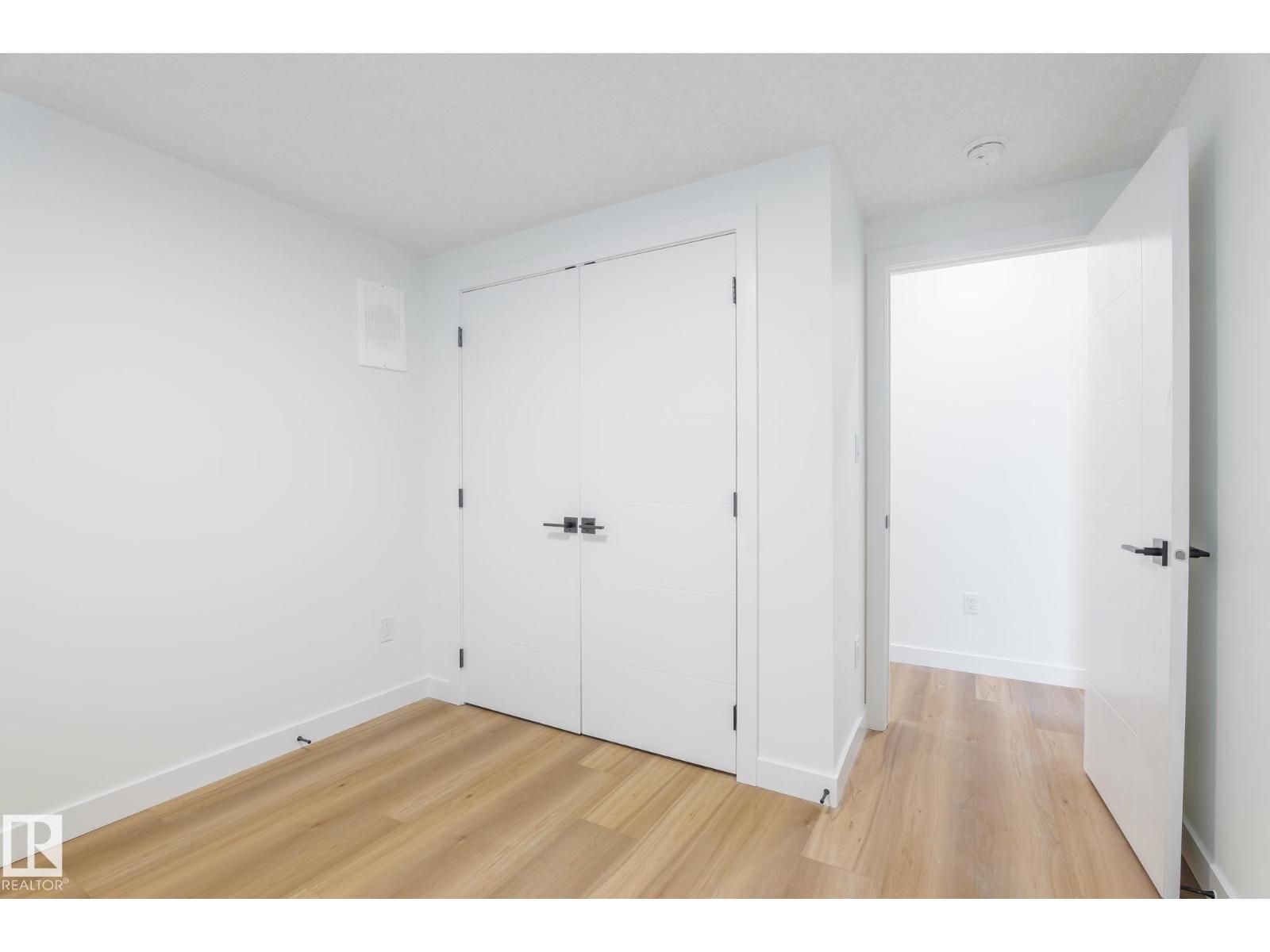 Photo 3 of 9629 152 St Nw, Edmonton AB