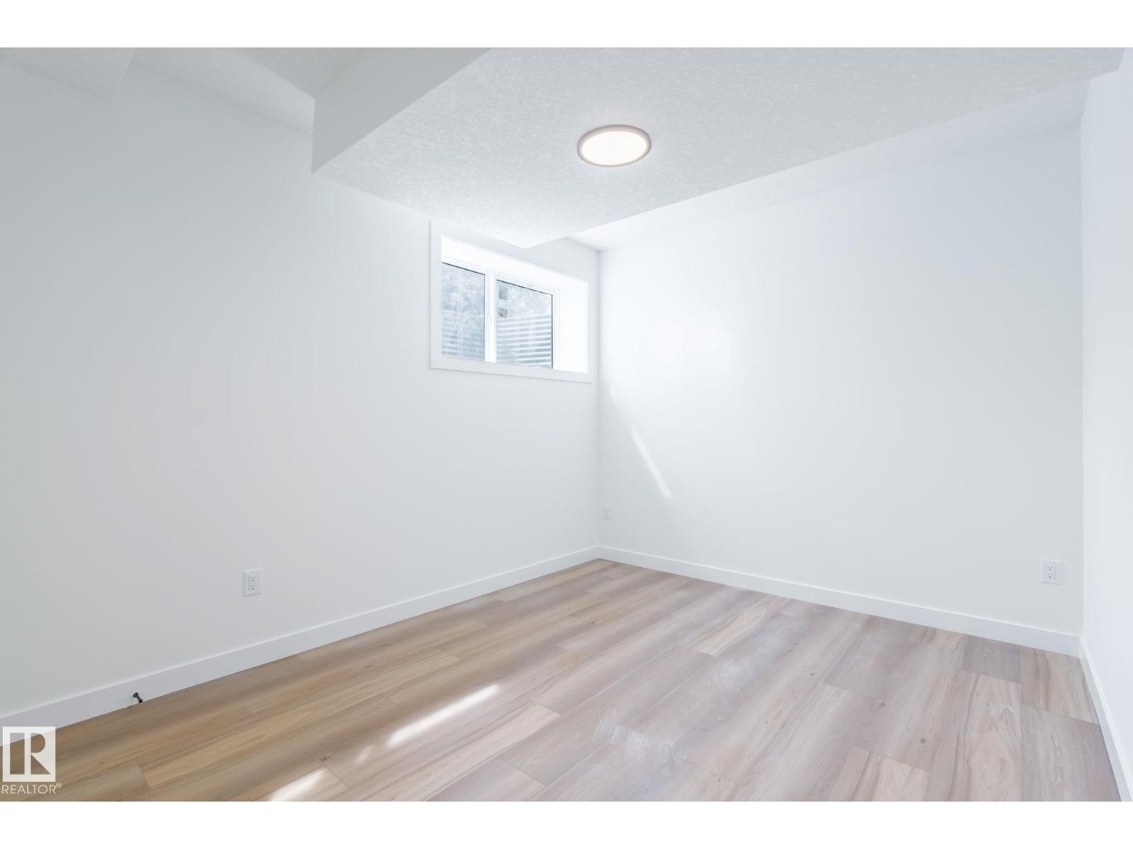 Photo 28 of 9629 152 St Nw, Edmonton AB
