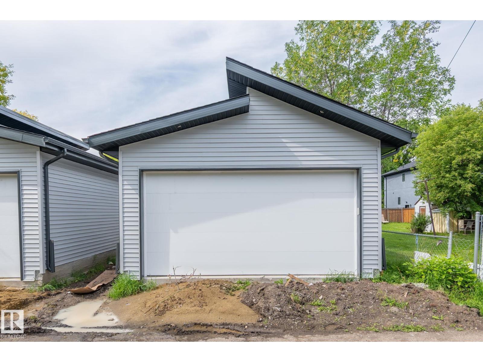Photo 17 of 9629 152 St Nw, Edmonton AB