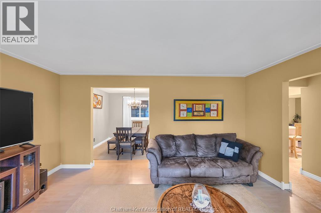 Photo 11 of 33 Sylvester Drive, Chatham ON