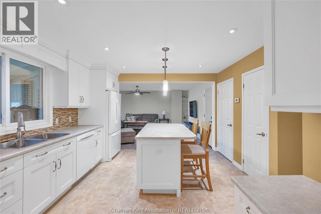 Photo 14 of 33 Sylvester Drive, Chatham ON