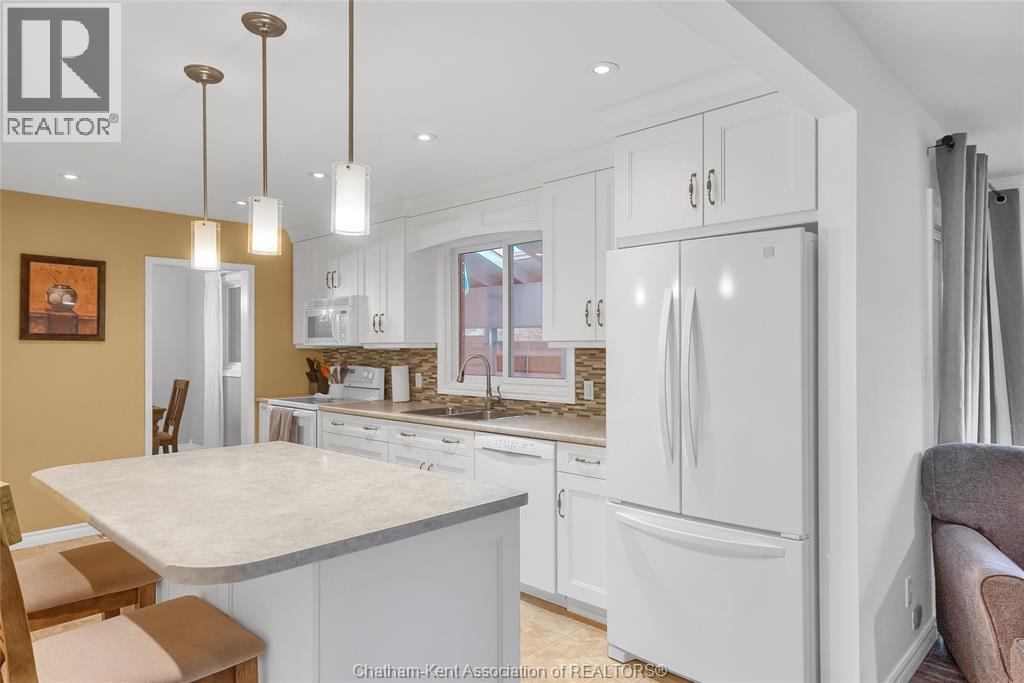 Photo 16 of 33 Sylvester Drive, Chatham ON