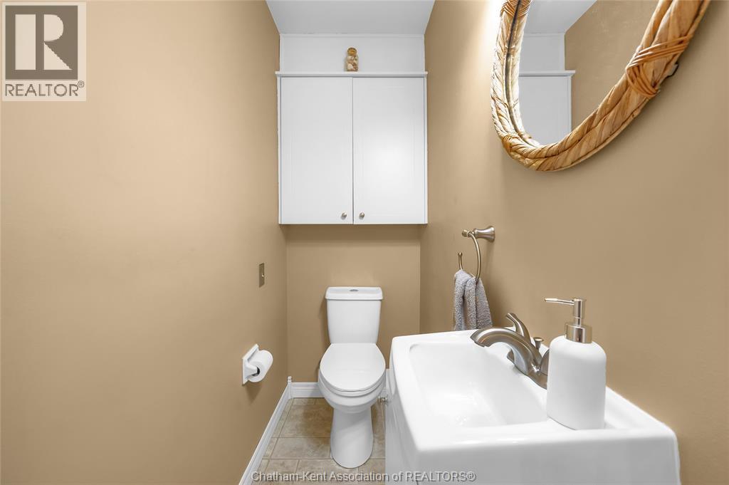 Photo 19 of 33 Sylvester Drive, Chatham ON