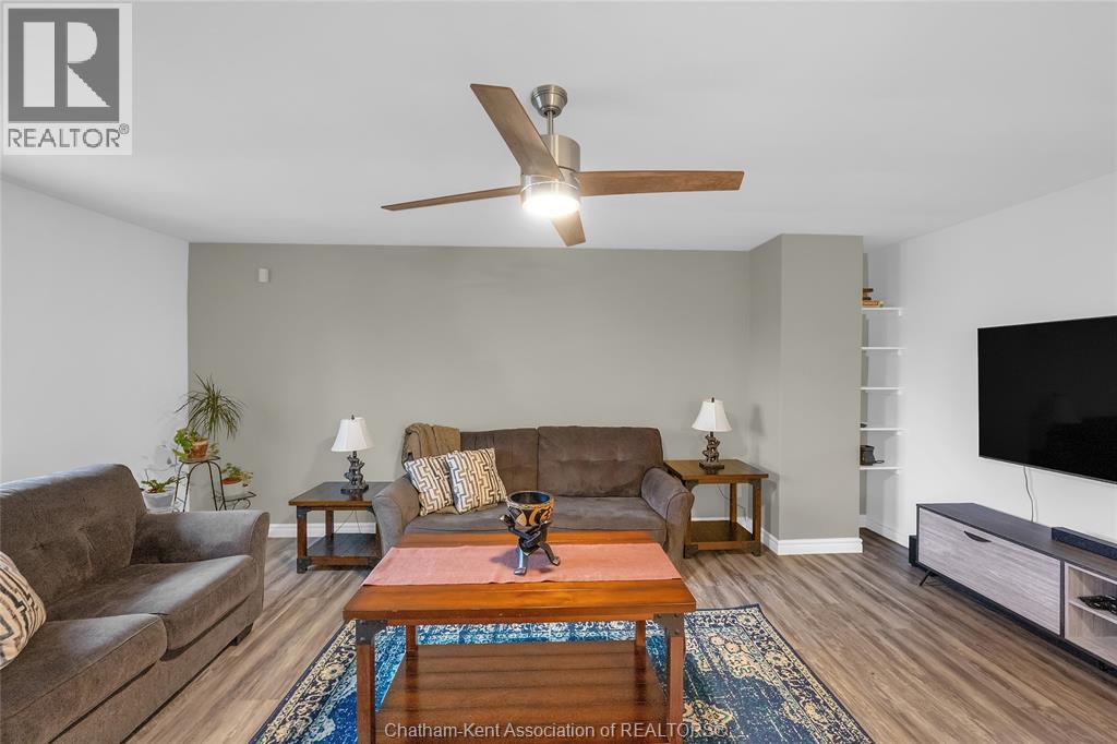 Photo 20 of 33 Sylvester Drive, Chatham ON