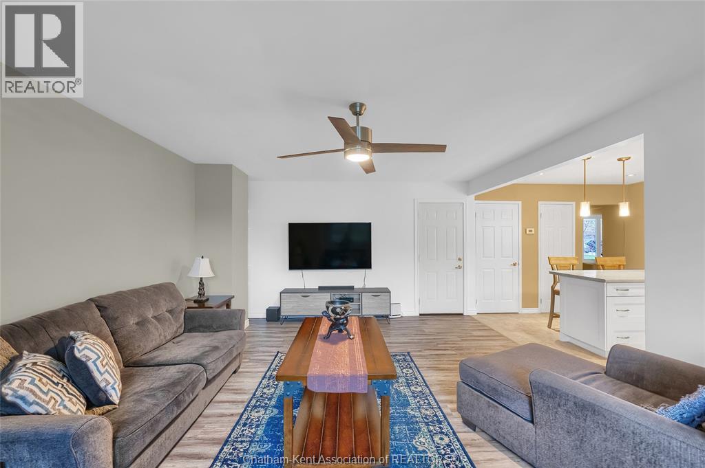 Photo 21 of 33 Sylvester Drive, Chatham ON