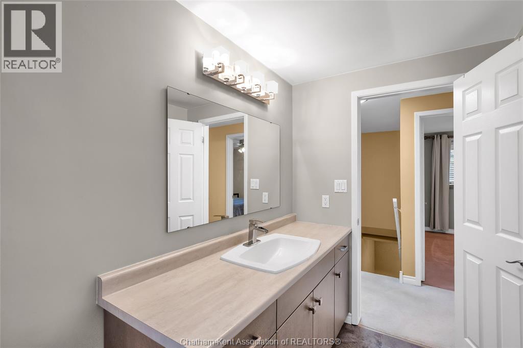 Photo 23 of 33 Sylvester Drive, Chatham ON