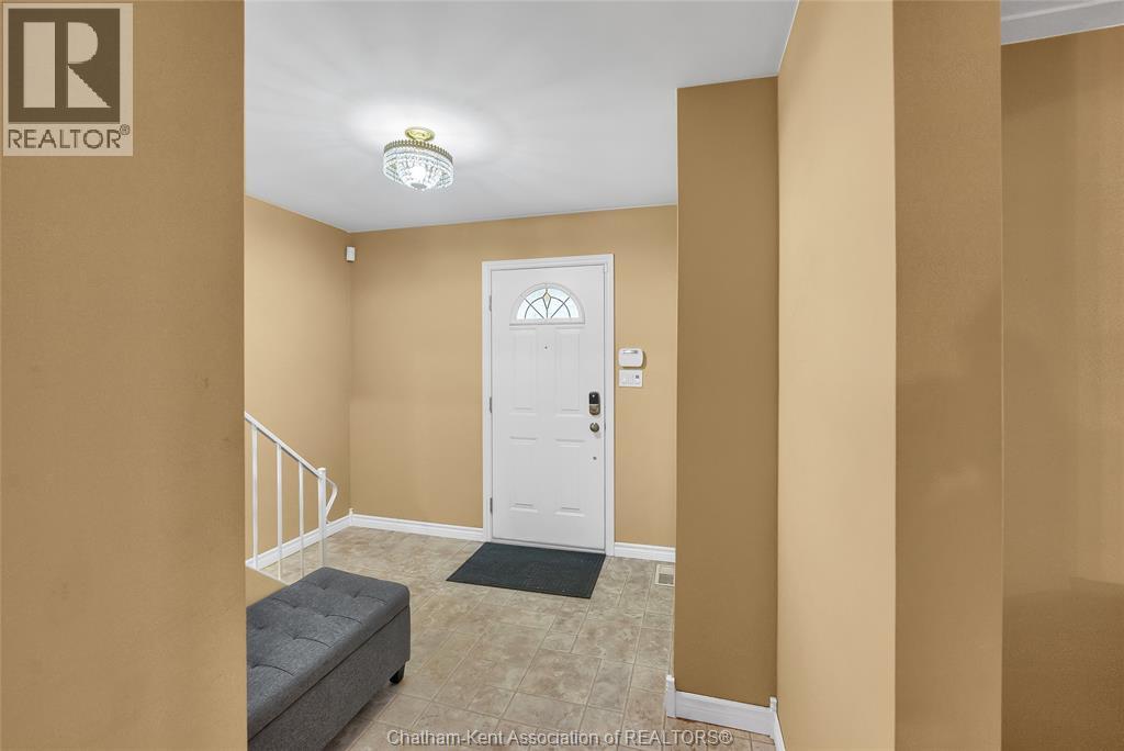Photo 6 of 33 Sylvester Drive, Chatham ON