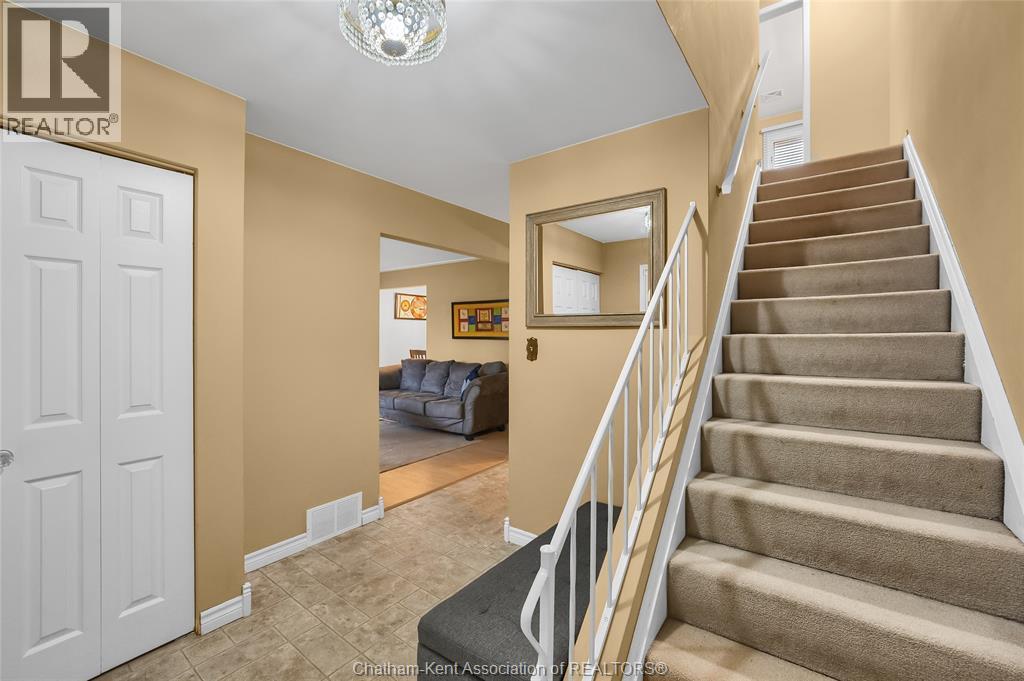 Photo 7 of 33 Sylvester Drive, Chatham ON