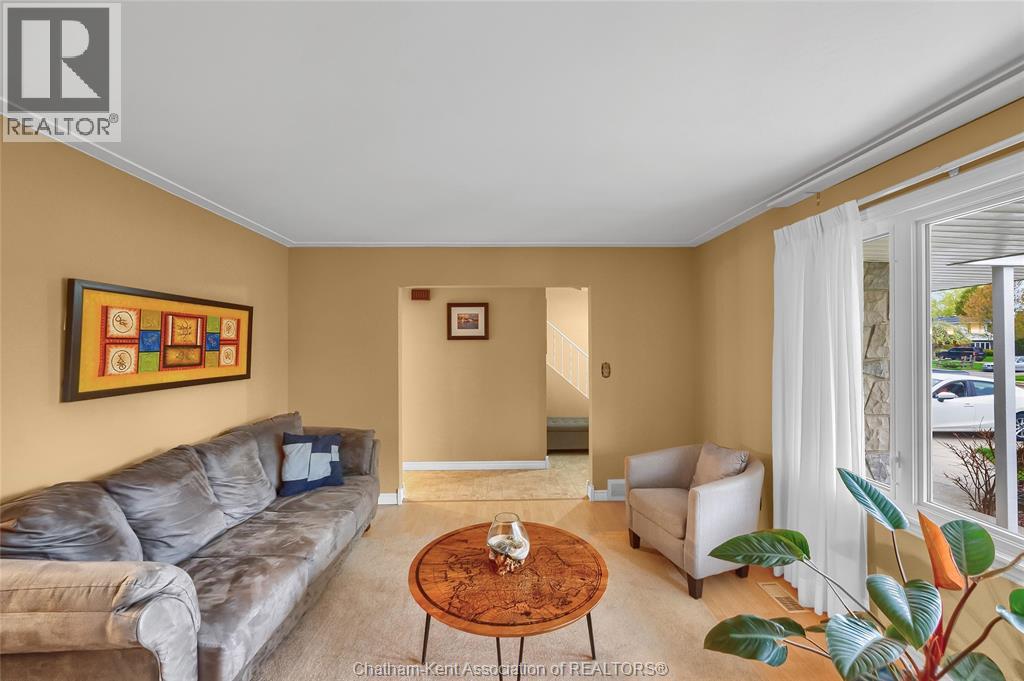Photo 9 of 33 Sylvester Drive, Chatham ON