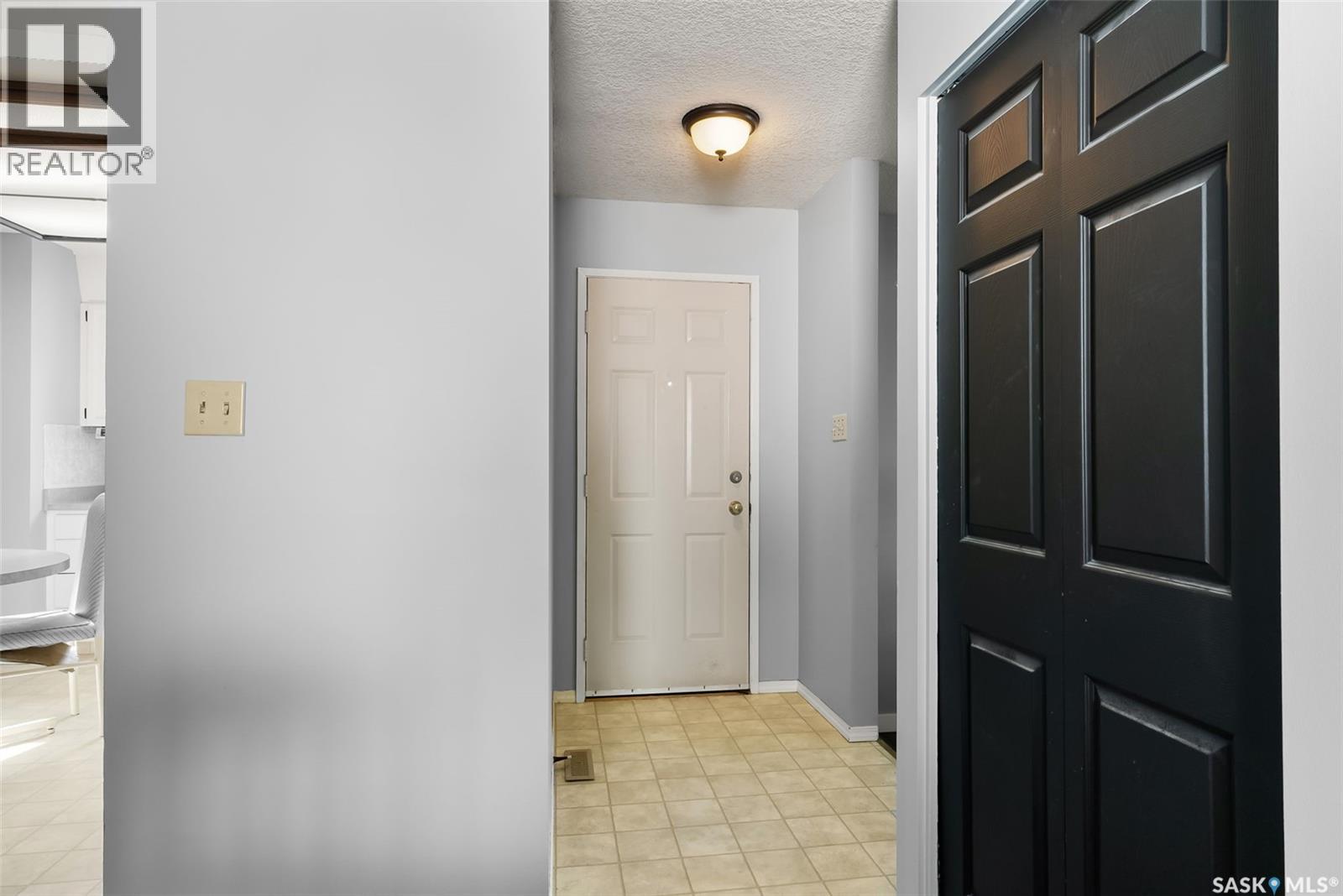 Photo 17 of 232 Nagel Crescent, Regina SK