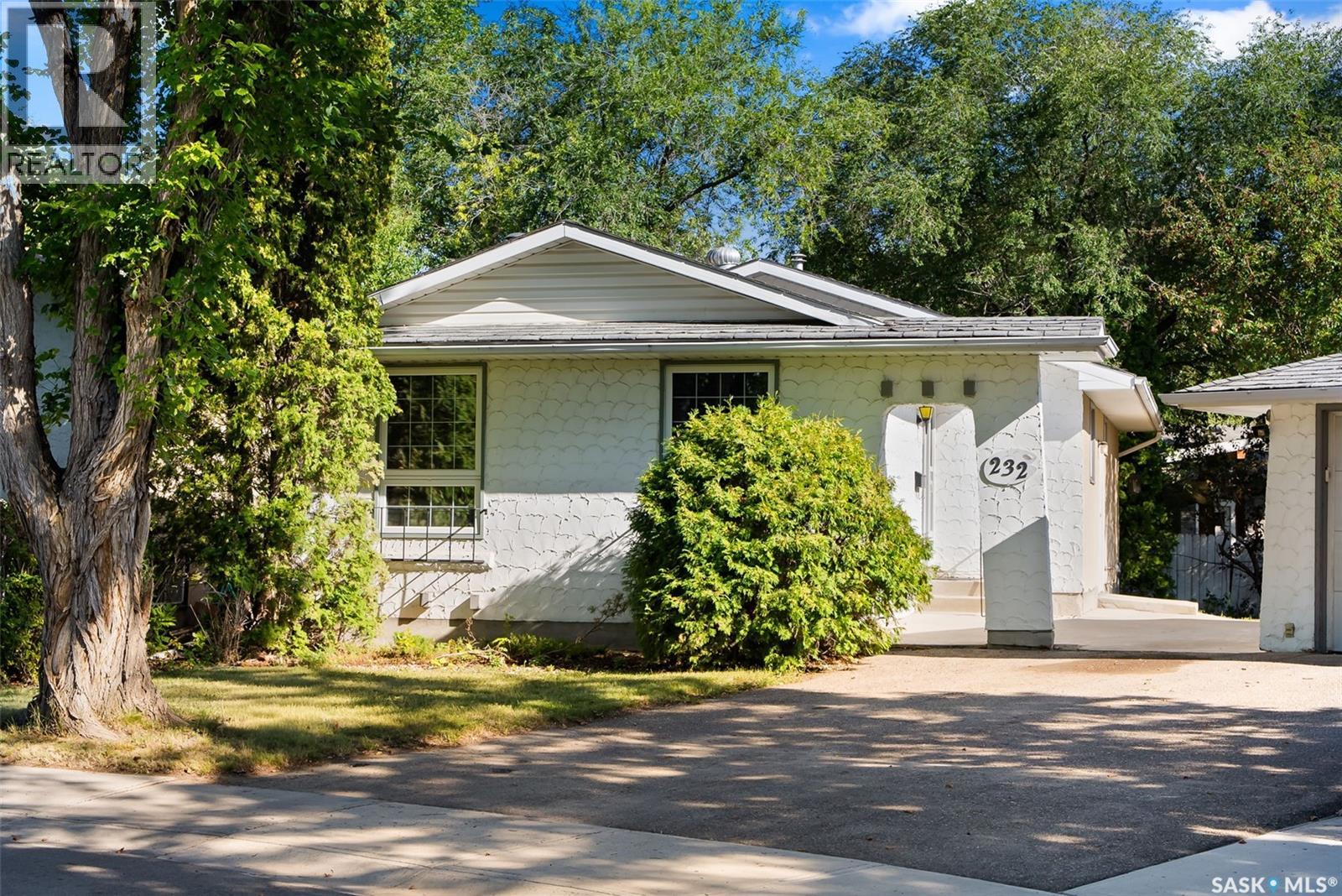 Photo 2 of 232 Nagel Crescent, Regina SK