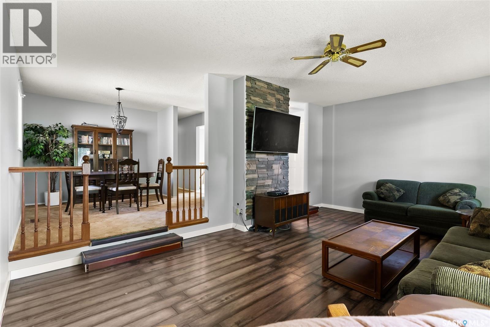 Photo 3 of 232 Nagel Crescent, Regina SK