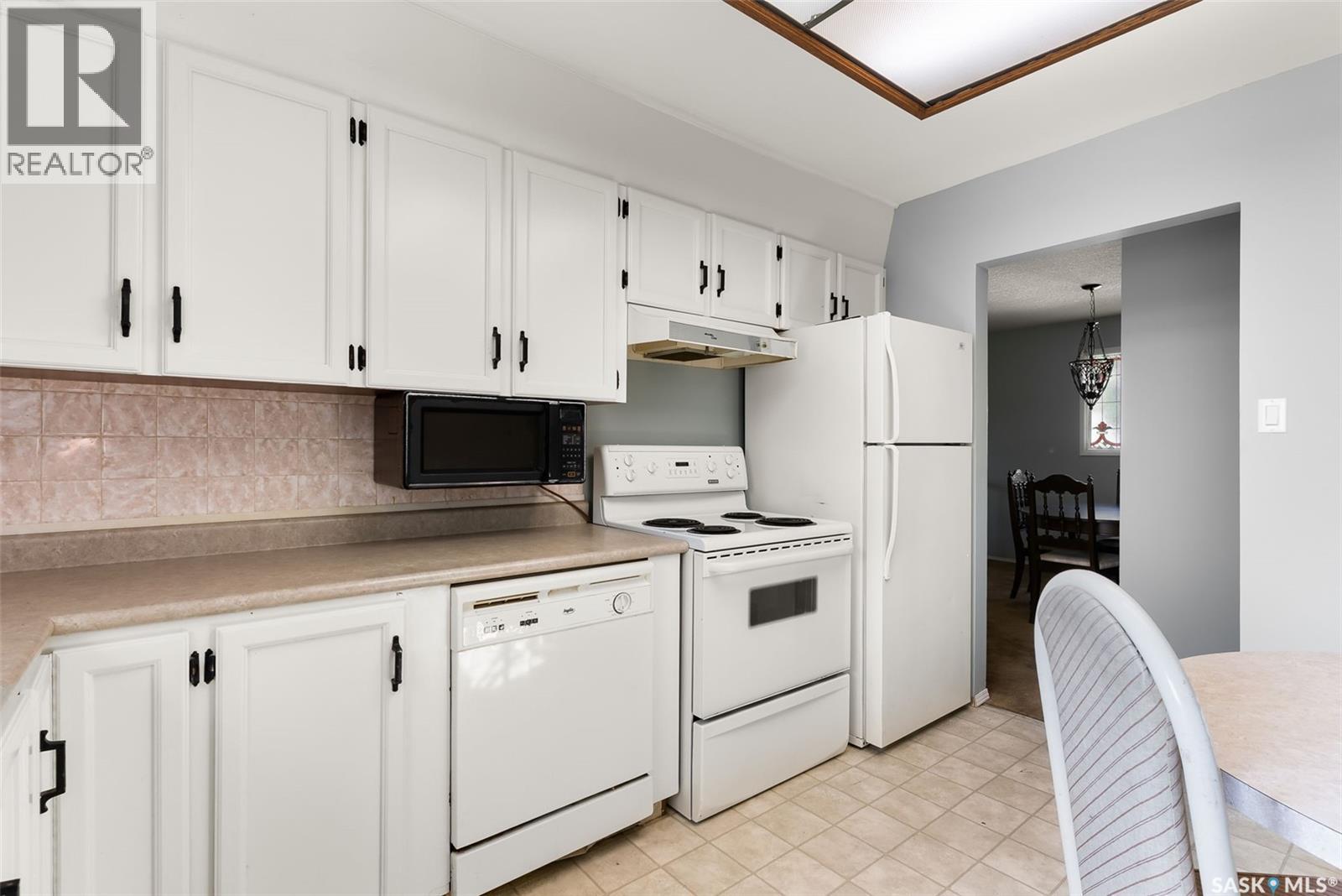 Photo 9 of 232 Nagel Crescent, Regina SK