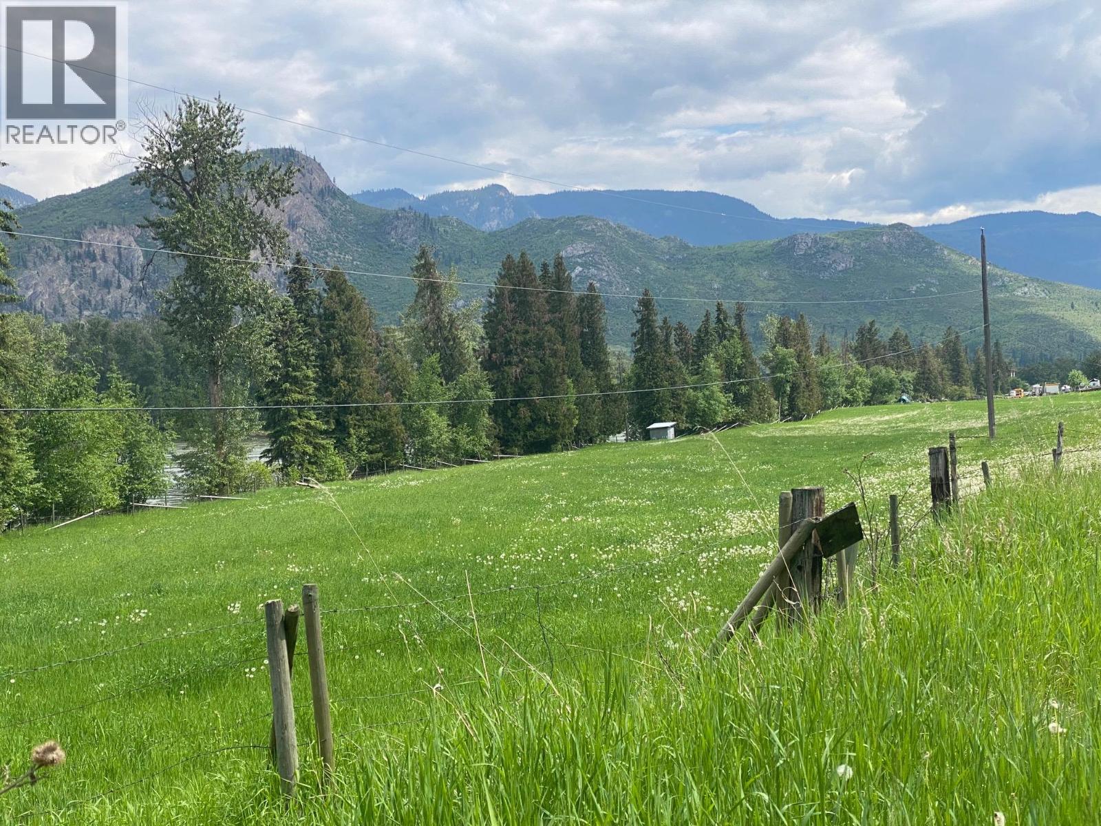 4357 Peterson Betts Road, Barriere
