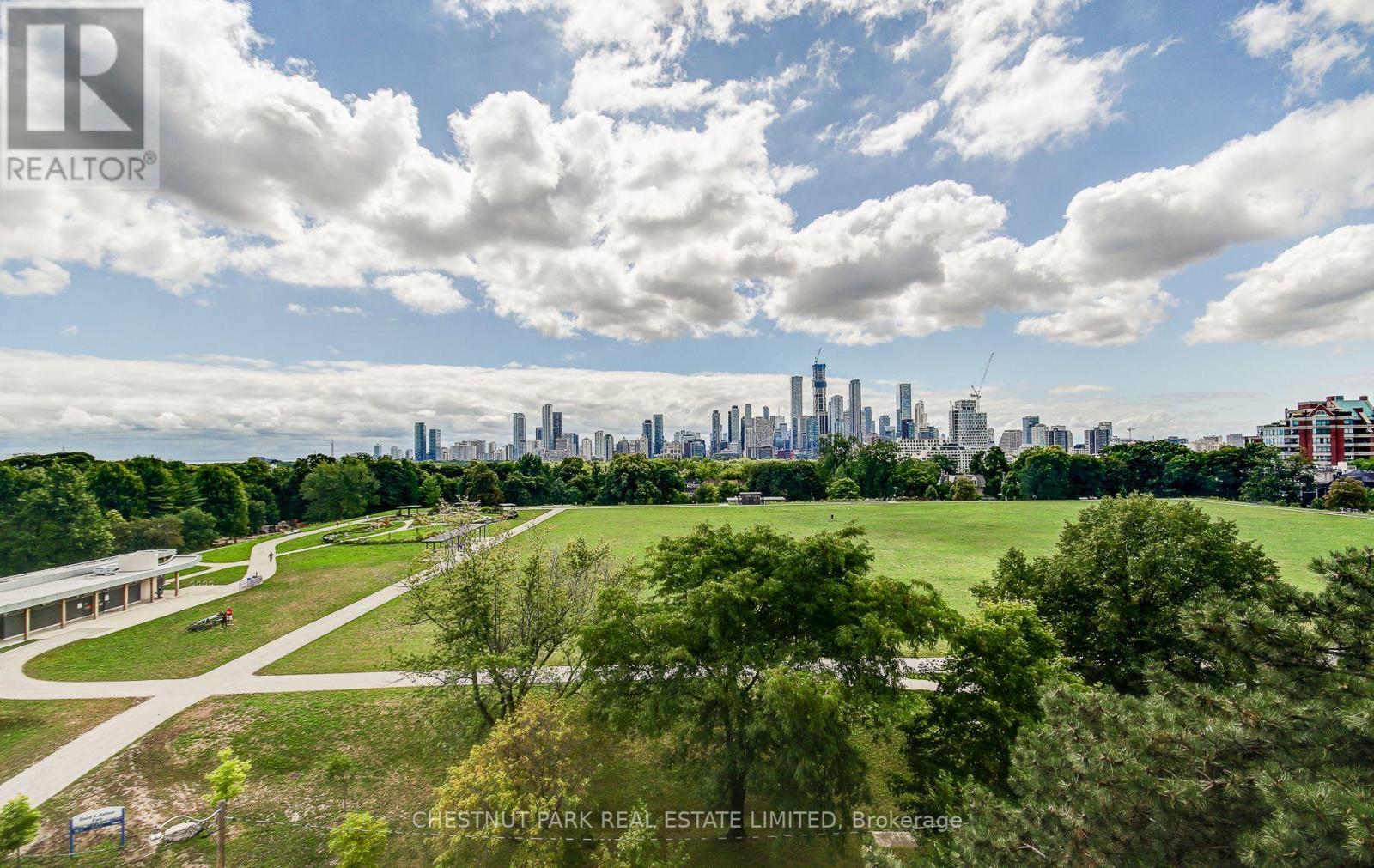 Photo 2 of 704 05 10 Avoca Avenue, Toronto ON