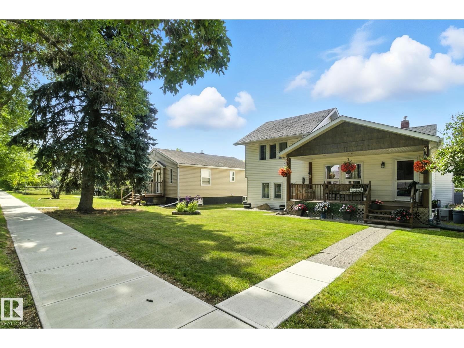 Photo 2 of 11530 71 St Nw, Edmonton AB