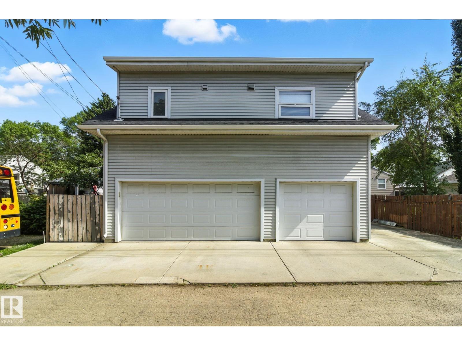 Photo 13 of 11530 71 St Nw, Edmonton AB