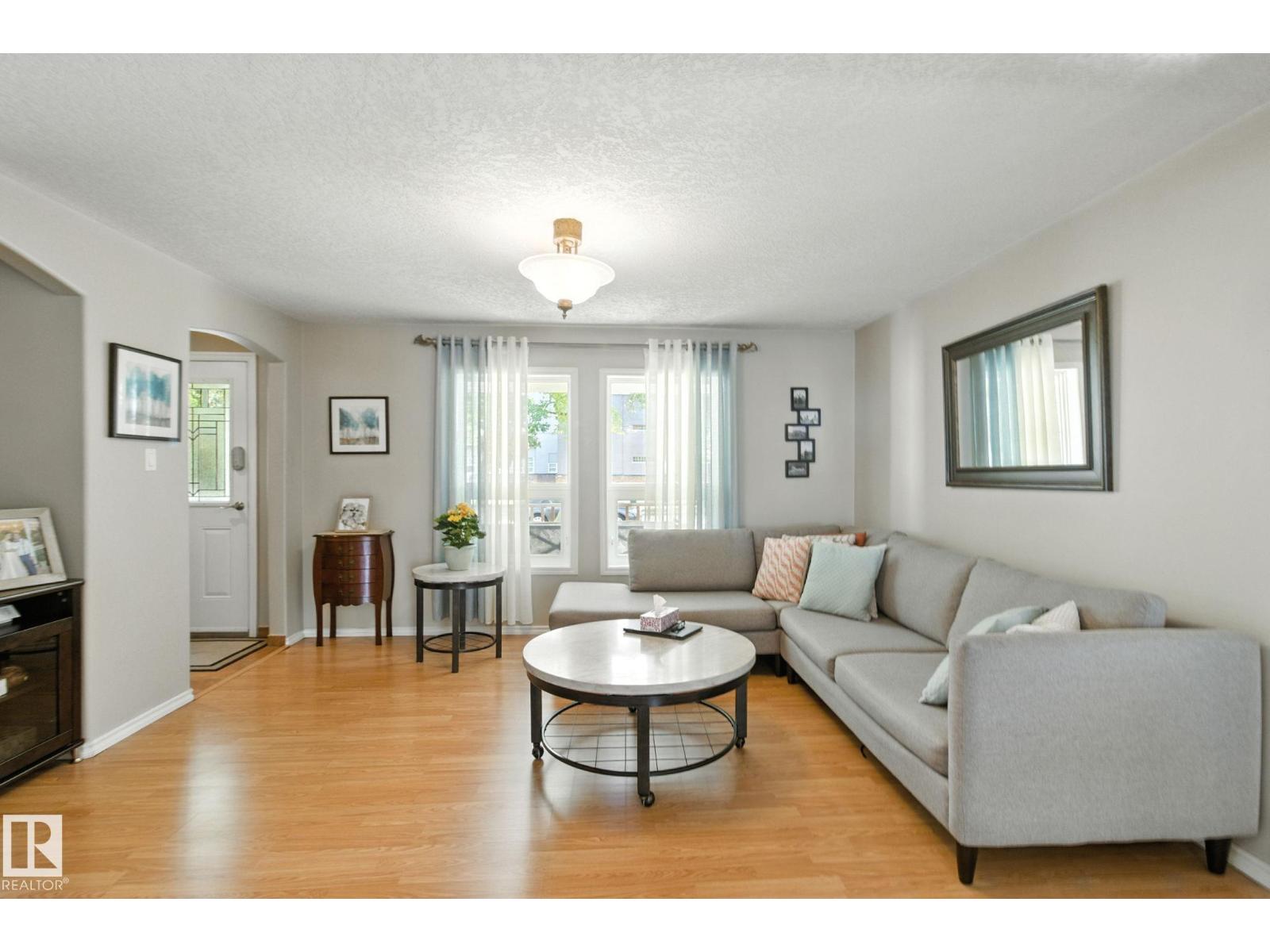 Photo 3 of 11530 71 St Nw, Edmonton AB