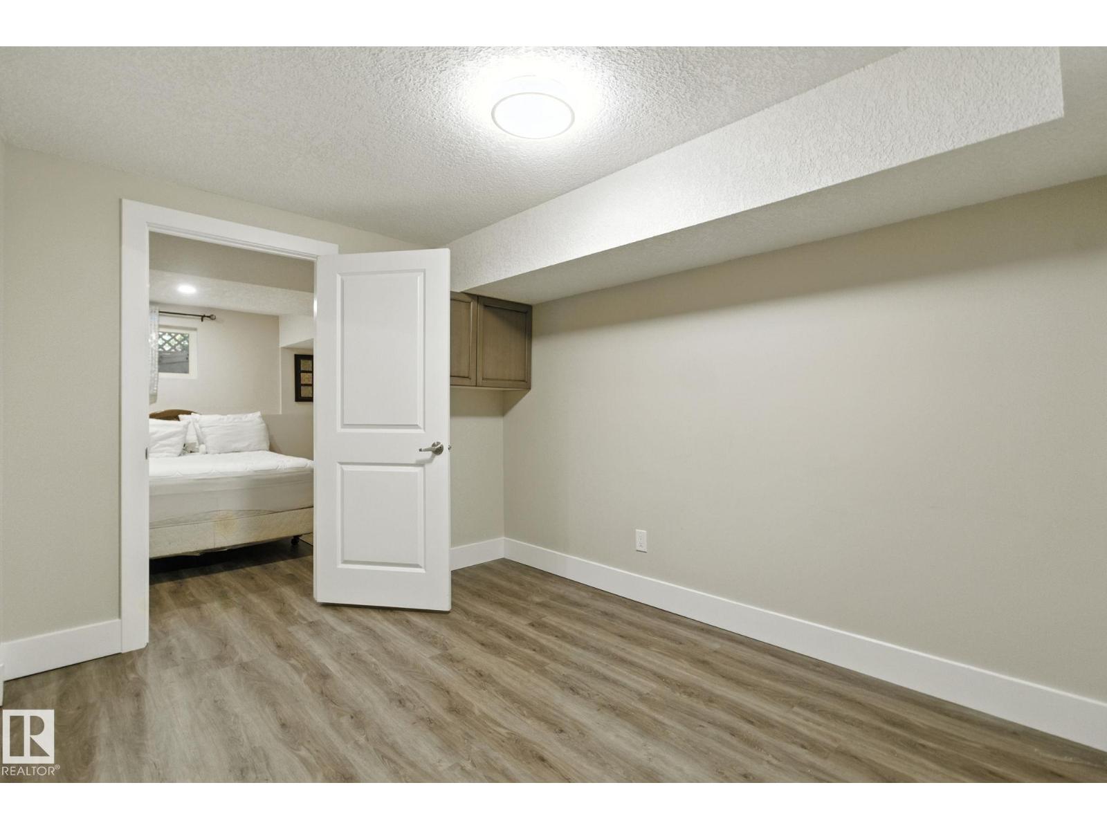 Photo 14 of 11530 71 St Nw, Edmonton AB